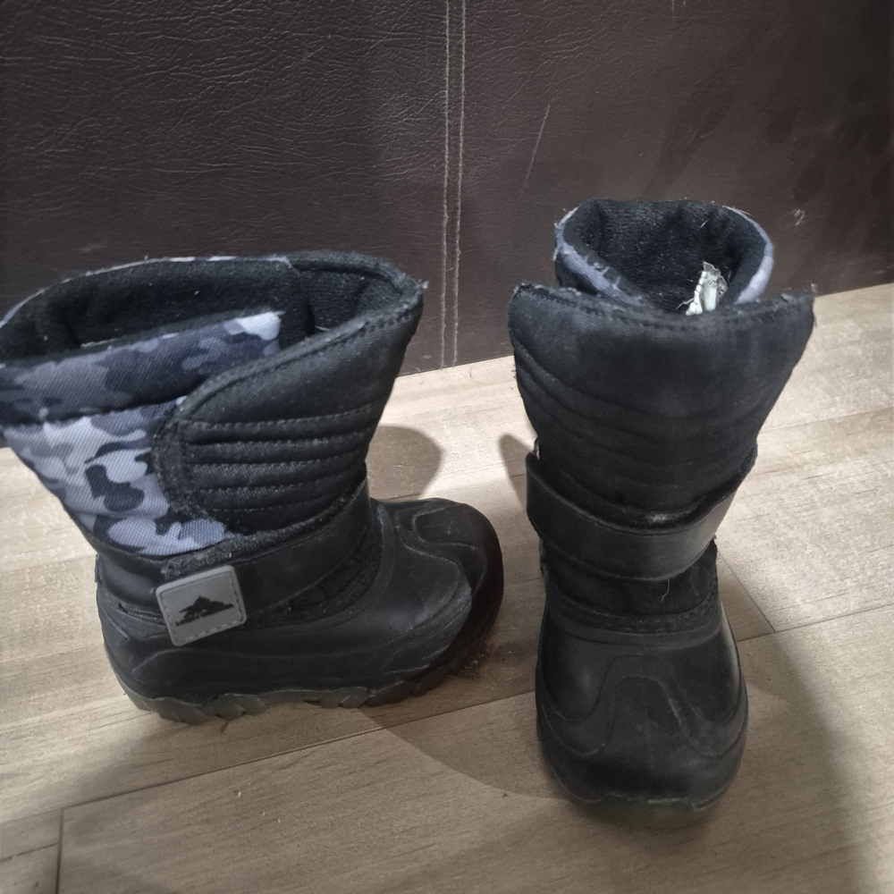 Black and Gray Winter Boots
